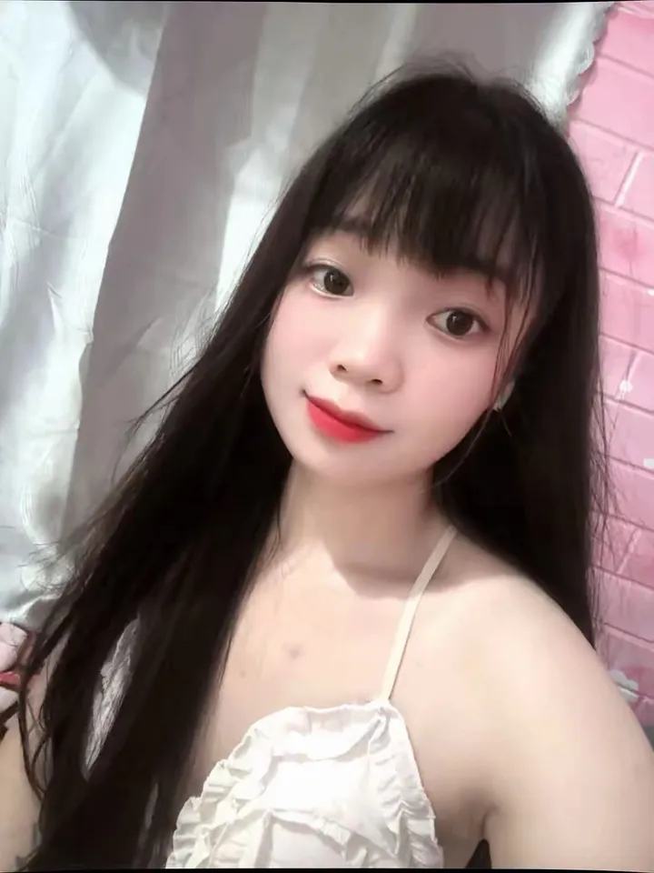Chatting with a stranger over live video on ChathubMatch